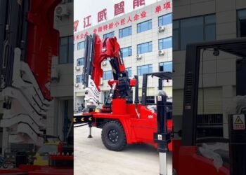 25-ton forklift with tail carry #development #equipment #forklift #crane #manufacturing facility #lifting