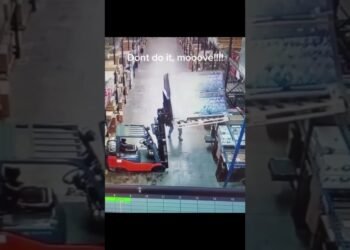 Forklift Coincidence Shut Name – One Incorrect Transfer Can Be Deadly #warehousesafety #forklift