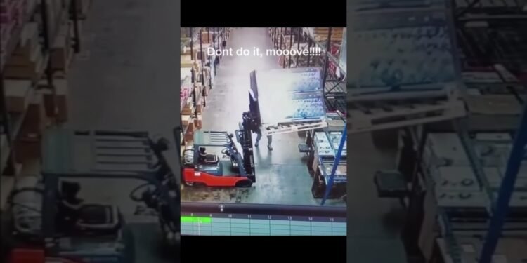 Forklift Coincidence Shut Name – One Incorrect Transfer Can Be Deadly #warehousesafety #forklift