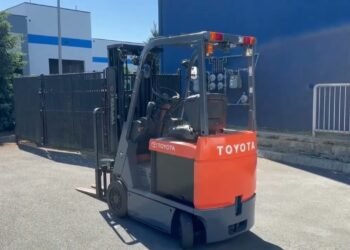Compact Toyota 2020 7FBCU15 Electrical Forklift 189″ Triplex