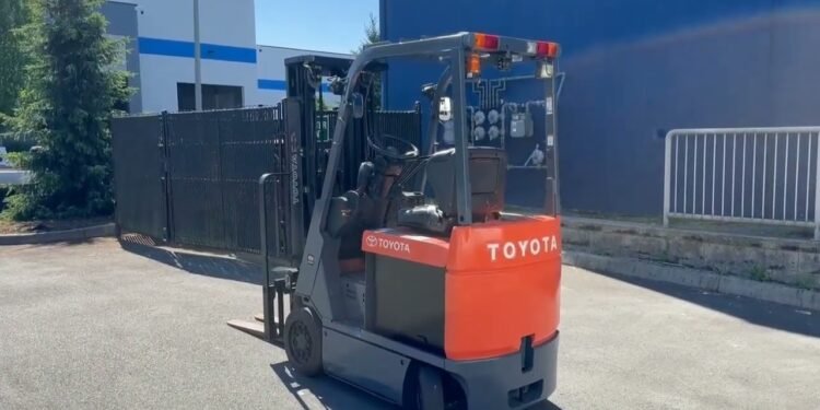 Compact Toyota 2020 7FBCU15 Electrical Forklift 189″ Triplex
