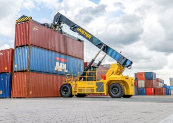 Netherlands terminal to deploy electrical Hyster ReachStacker