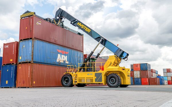 Netherlands terminal to deploy electrical Hyster ReachStacker