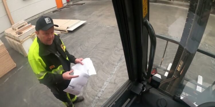 Skilled Forklift operator Loading a complete truck and trailer as a professional!!!