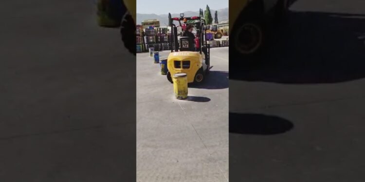 Forklift first time using lesson + Check.  Qualified forklift operator. (Israel)