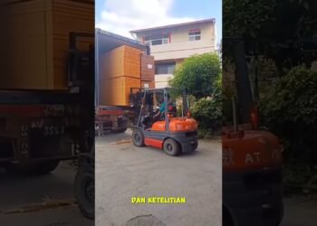 SOPIR FORKLIFT SKILL DEWA‼️#shorts #shortsvideo #shortsfeed #automotive #fyp