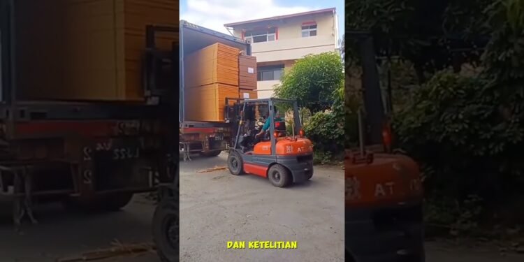 SOPIR FORKLIFT SKILL DEWA‼️#shorts #shortsvideo #shortsfeed #automotive #fyp