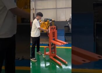 Robust Easy Forklift in Motion 🚜🔥 | Mini Forklift | Compact & Environment friendly #Shorts