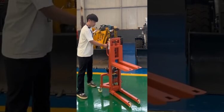 Robust Easy Forklift in Motion 🚜🔥 | Mini Forklift | Compact & Environment friendly #Shorts