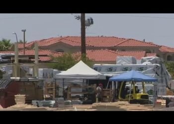 Worker dies in forklift coincidence in Tempe